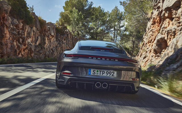 ポルシェ、“控えめな表現を好む高性能アスリート” 911 GT3ツーリングパッケージを導入｜Porsche