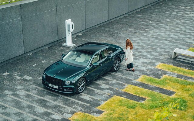 ベントレー フライングスパーにハイブリッドモデル登場｜Bentley