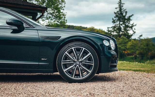 ベントレー フライングスパーにハイブリッドモデル登場｜Bentley