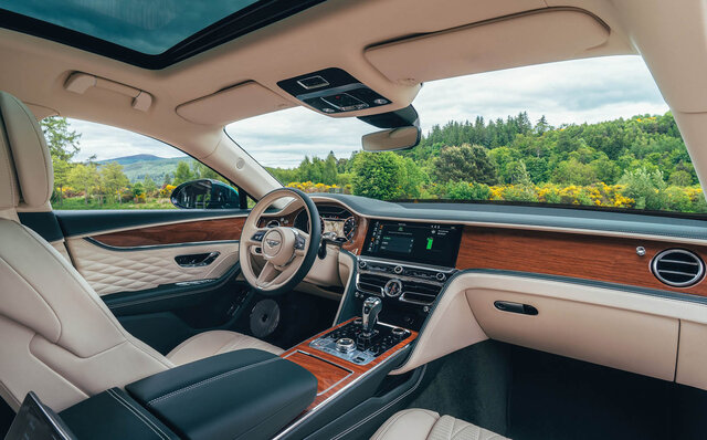 ベントレー フライングスパーにハイブリッドモデル登場｜Bentley