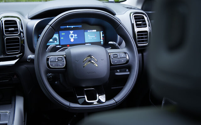 マジックカーペット・ライドは電動化でも健在──シトロエンC5エアクロスPHEVに試乗｜Citroën