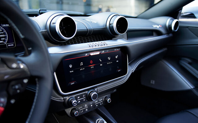 Fun even at 50 km/h – Test drive the Ferrari Portofino M | Ferrari