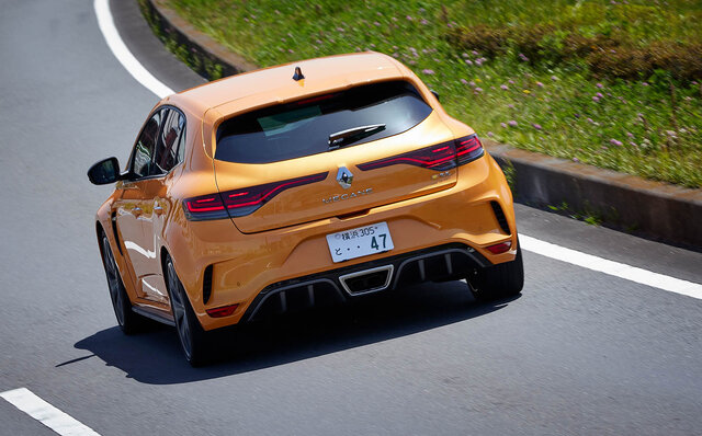 The Ultimate Handling Machine at the Peak of Maturity – Test Drive: The Renault Mégane R.S. | Renault