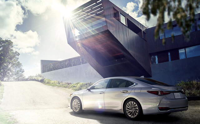 Exterior, Ride Comfort, and Driving Performance Refined—Lexus ES Undergoes Minor Changes | LEXUS