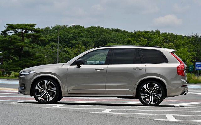 ボルボのフラッグシップSUV「XC-90」でロングドライブへ｜VOLVO