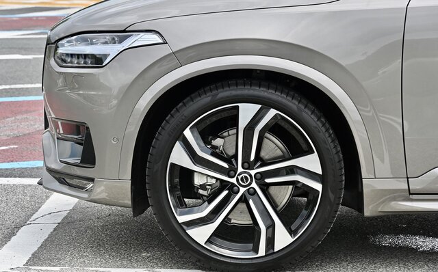 ボルボのフラッグシップSUV「XC-90」でロングドライブへ｜VOLVO