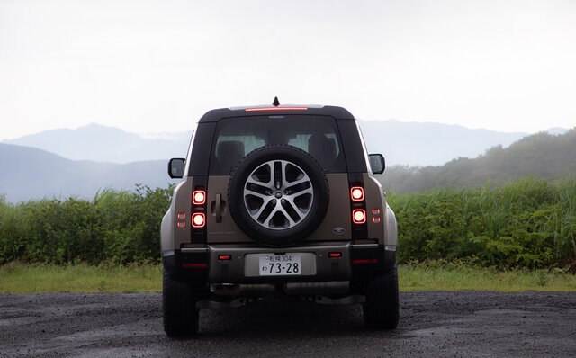 110ファンにとって大いなる朗報──新型ディフェンダー110のディーゼルモデルに試乗｜Land Rover