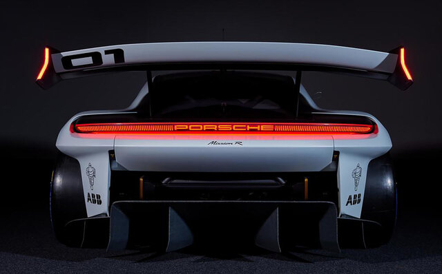 ポルシェ、アップデートしたタイカン2022年モデルを発表｜Porsche