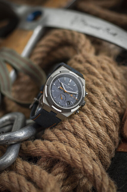 Vacheron at the summit. This is the ultimate premium watch for outdoor use! | VACHERON CONSTANTIN