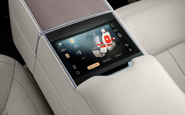 New Range Rover: Orders Open for Japan-Exclusive Limited Edition of 70 Units | Land Rover