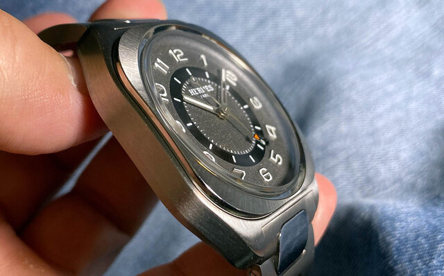 「エルメス H08」を腕に試載したOPENERS編集者による本音・独白｜HERMÈS