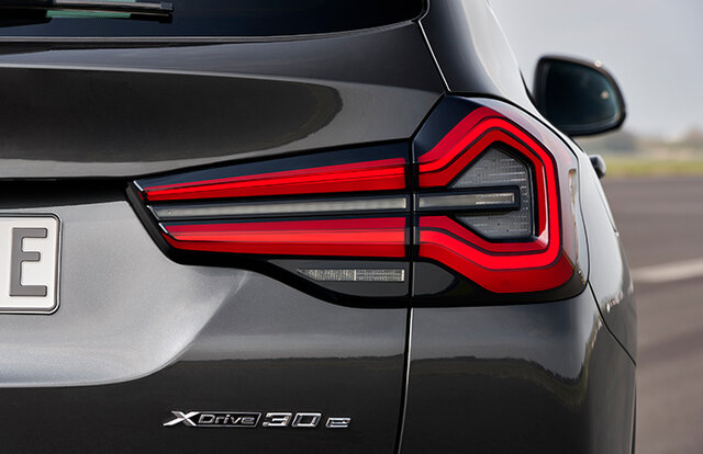 BMW、ハンズオフ機能などを追加したマイチェン版X3 、X4を発売｜BMW