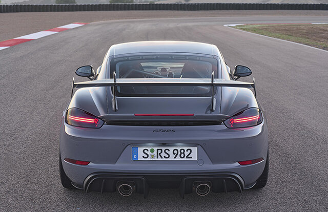 The top model of the 718 range, the 718 Cayman GT4 RS, is now available for order | Porsche  