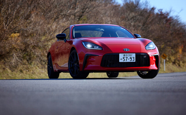 Test drive of the new GR86: Recommended for those who constantly seek exhilaration in their drive | TOYOTA