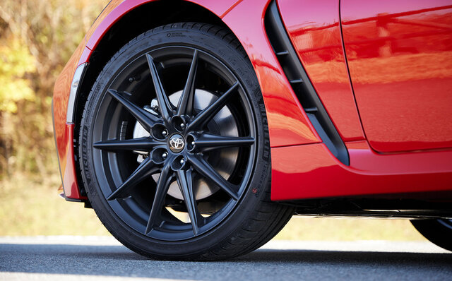 Test drive of the new GR86: Recommended for those who constantly seek exhilaration in their drive | TOYOTA