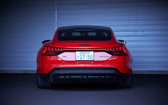 Test Drive of the Audi e-tron GT: In a word, it's a car that feels good to drive | Audi