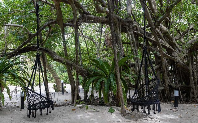Almost like going abroad! An overwhelming sense of the extraordinary. Island hopping among the Yaeyama Islands, starting from Ishigaki Island, Okinawa. | TRAVEL