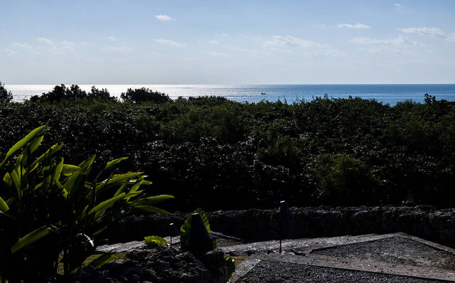 Almost like going abroad! An overwhelming sense of the extraordinary. Island hopping among the Yaeyama Islands, starting from Ishigaki Island, Okinawa. | TRAVEL