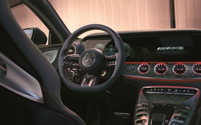 改良型エアサスペンションを設定した「メルセデス AMG GT 4ドアクーペ」が日本でも発売｜Mercedes AMG