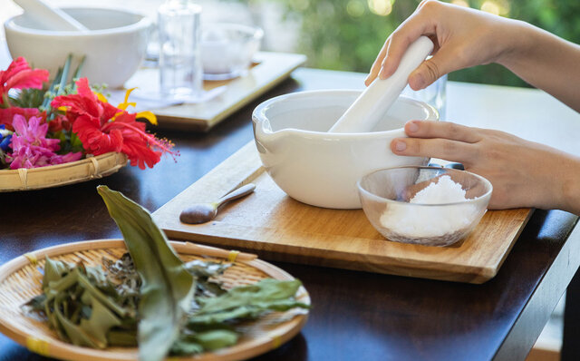 An invitation to a premium "food education" for adults, learning and savoring the history and culture of Taketomi Island!｜TRAVEL
