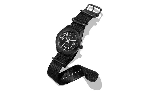  トム フォードが手掛けるサステナブルピース「OCEAN PLASTIC SPORT」｜TOM FORD