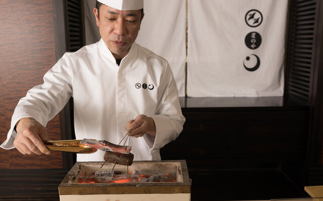 料理人の知識・手捌きを独占する和食版シェフズ・テーブル。「星のや軽井沢」究極のもてなしがここにあり！｜TRAVEL