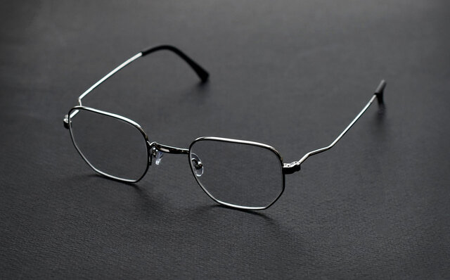 Z-shaped temples act as springs. Three models released from a French eyewear brand | GOUV/AU