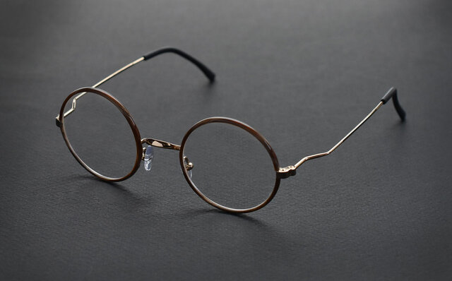 Z-shaped temples act as springs. Three models released from a French eyewear brand | GOUV/AU