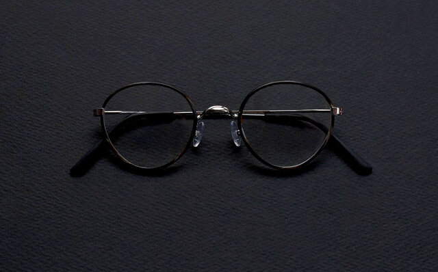 Z-shaped temples act as springs. Three models released from a French eyewear brand | GOUV/AU