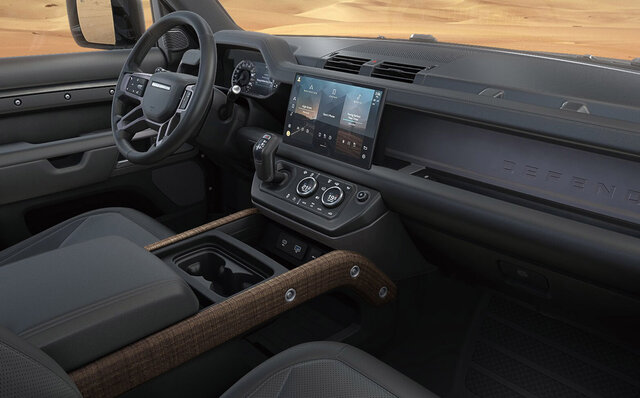 都会の夜に映えるディフェンダーの特別仕様車が登場｜Land Rover