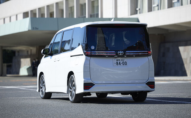 新型トヨタ ヴォクシーに試乗──走りと快適性が大幅に進化｜TOYOTA