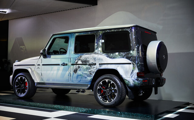 パレス スケートボードとのカプセルコレクションを記念したアートカーが東京に上陸｜Mercedes Benz