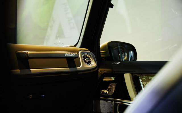 パレス スケートボードとのカプセルコレクションを記念したアートカーが東京に上陸｜Mercedes Benz