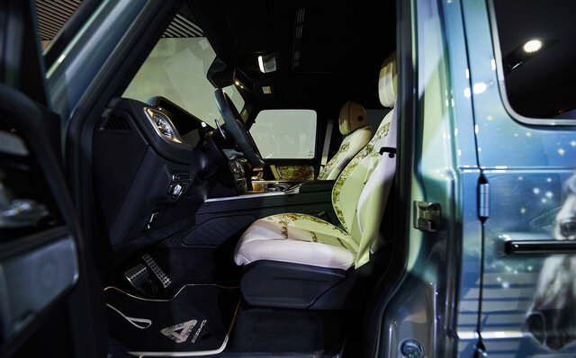 パレス スケートボードとのカプセルコレクションを記念したアートカーが東京に上陸｜Mercedes Benz