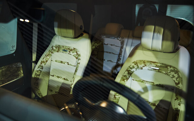 パレス スケートボードとのカプセルコレクションを記念したアートカーが東京に上陸｜Mercedes Benz