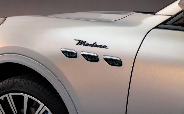 レヴァンテの弟分が登場──マセラティ、新型SUV「グレカーレ」を発表｜Maserati