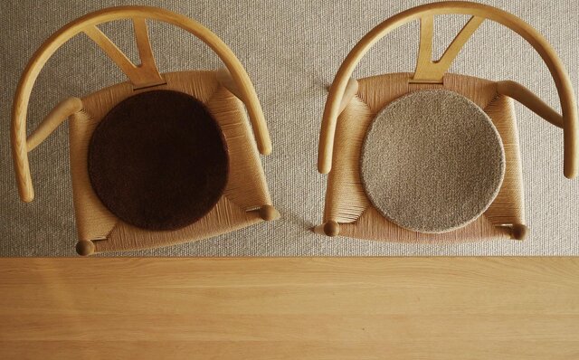 Utilizing leftover yarn from the carpet manufacturing process. 100% wool chair pad | HOTTA CARPET