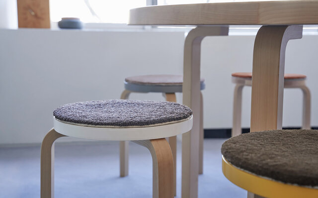 Utilizing leftover yarn from the carpet manufacturing process. 100% wool chair pad | HOTTA CARPET