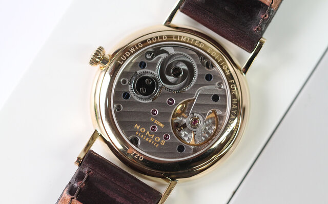 ゴールドカラーのノモス グラスヒュッテショップ限定モデル。秒針のないシンプルな新作｜NOMOS GLASHÜTTE