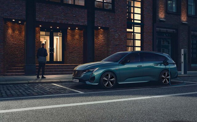 Stellantis Begins Sales of the New Peugeot 308 and 308 SW in Japan | PEUGEOT