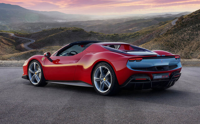 フェラーリ、830hpのハイブリッドオープン「296GTS」を発表｜Ferrari