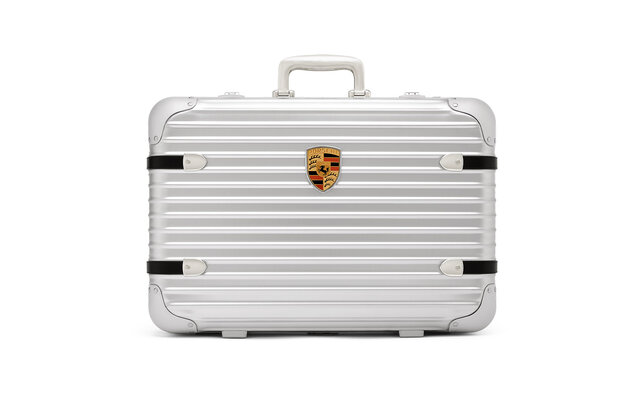 リモワ×ポルシェがコラボレーション！初代ポルシェ911から着想を得たハンドキャリーケースが登場｜RIMOWA