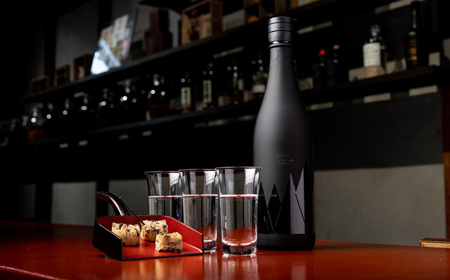 日本酒LOVER必見！　復活酒蔵併設の個性派宿で一夜を過ごす、唯一無二の体験「BYAKU Narai」｜TRAVEL