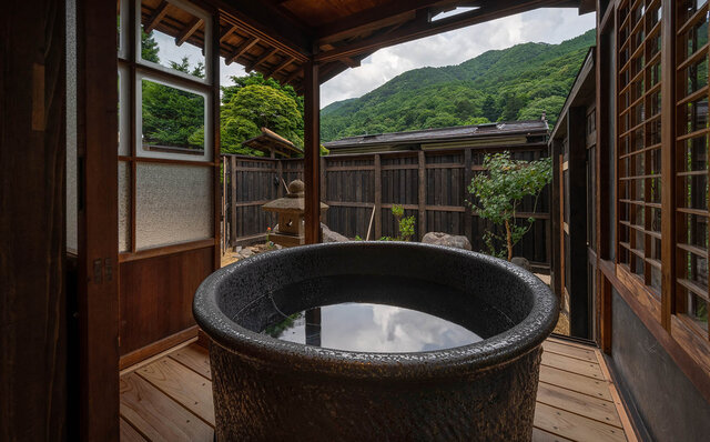 日本酒LOVER必見！　復活酒蔵併設の個性派宿で一夜を過ごす、唯一無二の体験「BYAKU Narai」｜TRAVEL
