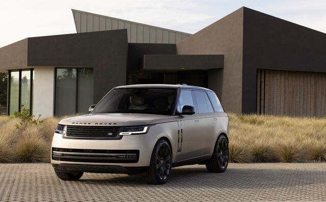 Test Drive of the New Range Rover—A Truly World-Class Luxury SUV | Land Rover Test Drive of the New Range Rover—A Truly World-Class Luxury SUV | Land Rover