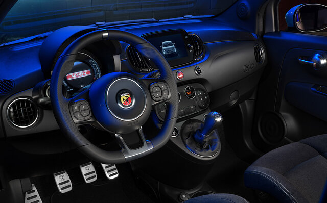 アバルト595に個性的なエクステリアを備えたMT仕様の新グレードF595が誕生 ｜ABARTH