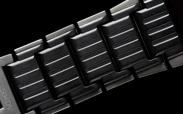 The ultimate everyday G-SHOCK for adults is complete. Achieving the "thinnest ever" for the MT-G series while maintaining a tough look | G-SHOCK