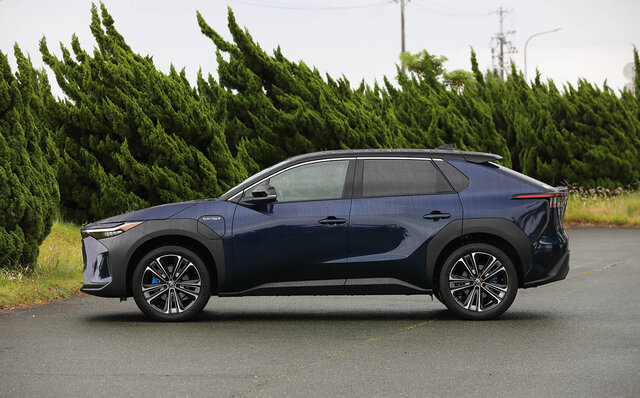 Test Drive of the bZ4X and Solterra, the SUV-type BEVs jointly developed by Toyota and Subaru. What are the differences in their ride quality? | TOYOTA SUBARU