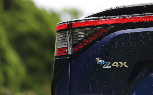Test Drive of the bZ4X and Solterra, the SUV-type BEVs jointly developed by Toyota and Subaru. What are the differences in their ride quality? | TOYOTA SUBARU