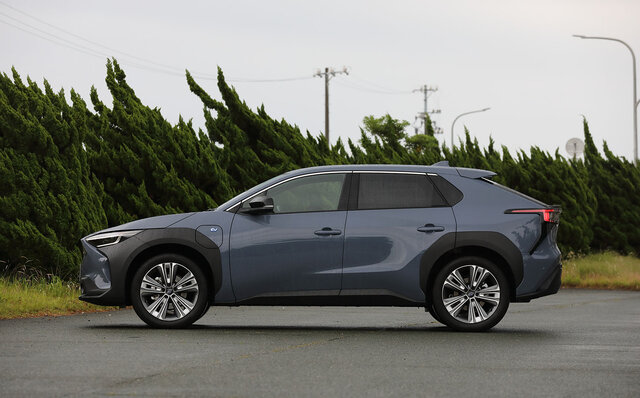 Test Drive of the bZ4X and Solterra, the SUV-type BEVs jointly developed by Toyota and Subaru. What are the differences in their ride quality? | TOYOTA SUBARU